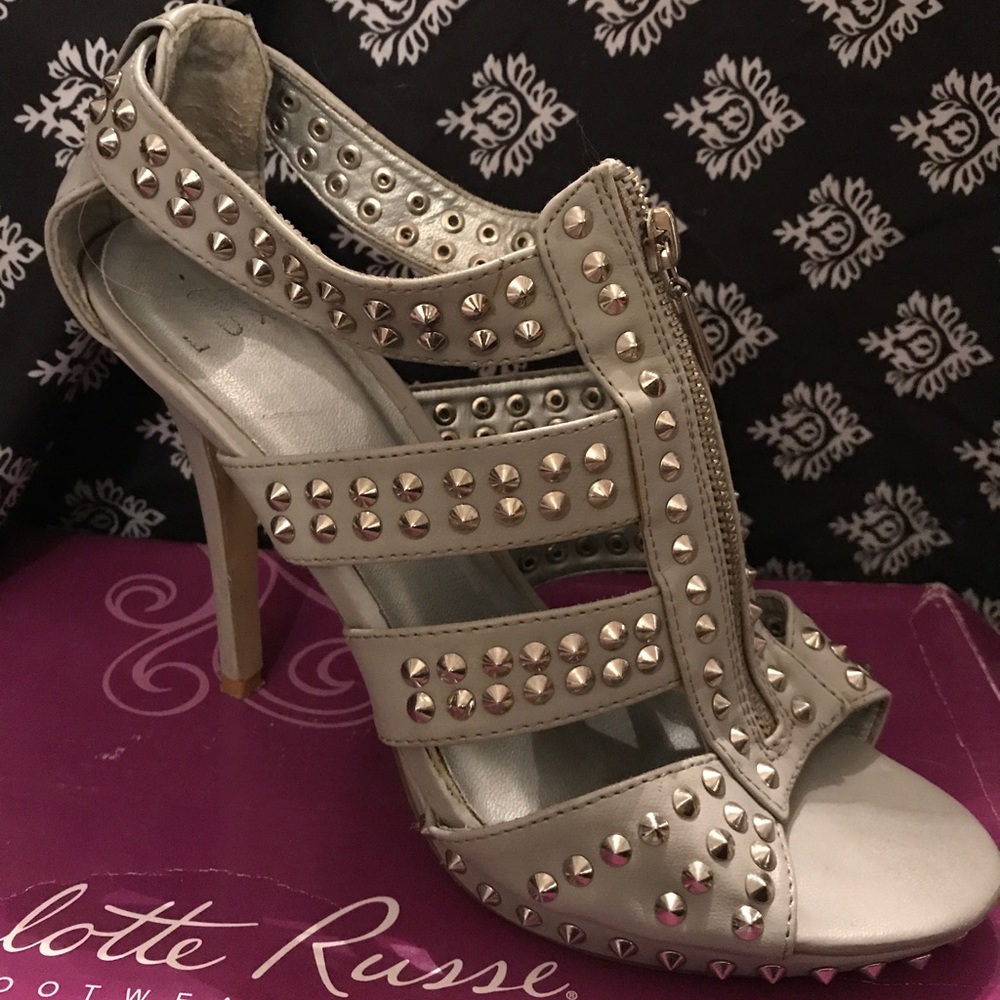 Gray with silver studs, Size 9, Super Cute!